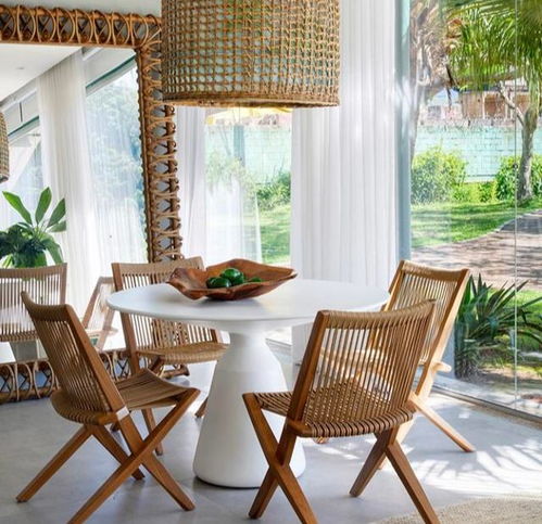 藤椅 沙發 綠植,簡潔舒適的度假房設計